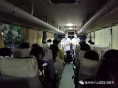 徐州市中心医院35人奔赴扬州支援核酸采样工作