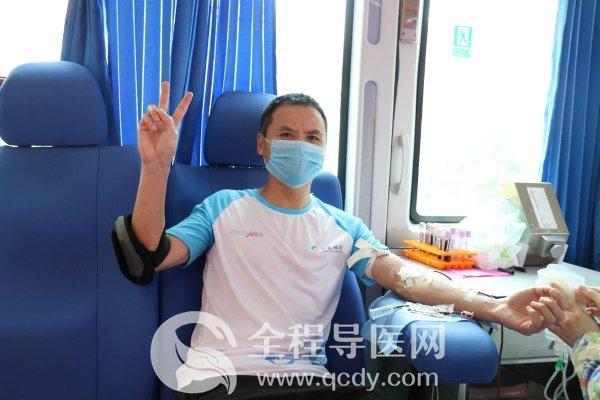 献血车开进君庭湖畔 爱心居民拼团献血—徐州无偿献血宣传月活动