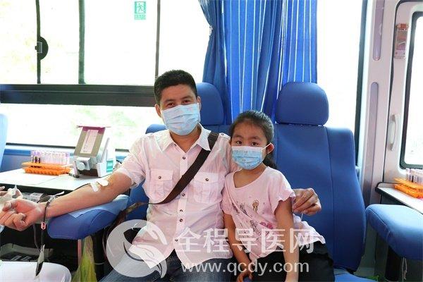 献血车开进君庭湖畔 爱心居民拼团献血—徐州无偿献血宣传月活动