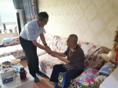 徐州市东方人民医院党委“七一”前夕慰问离休干部、老党员